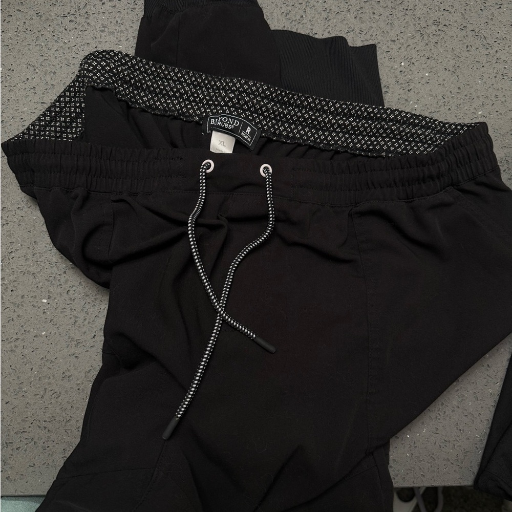 Beyond Black Jogger Pant Scrubs Size: XL